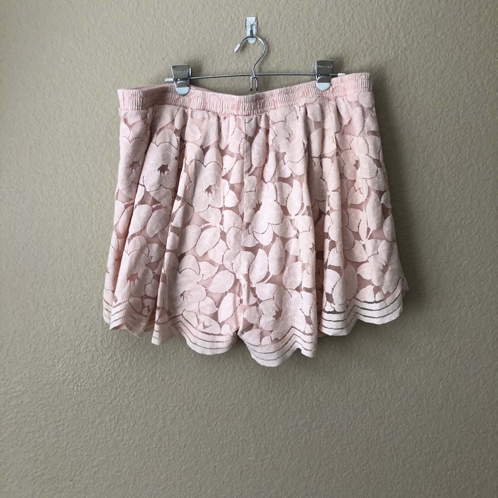 Torrid flowy Lace scallop Hem Shorts - Picture 5 of 5